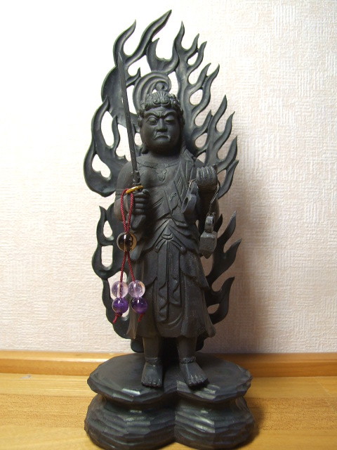 不動明王像 柘植製 黒光色仕上 岩台 仏壇仏具仏像仏教 風水 高さ約２１