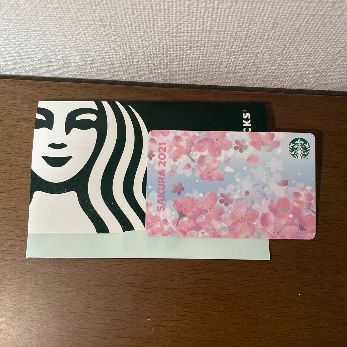 スタバカード 2枚 PIN 未削り ショッパー2枚付き|Yahoo!フリマ スタバカード 2枚 PIN 未削り ショッパー2枚付き|Yahoo!フリマ