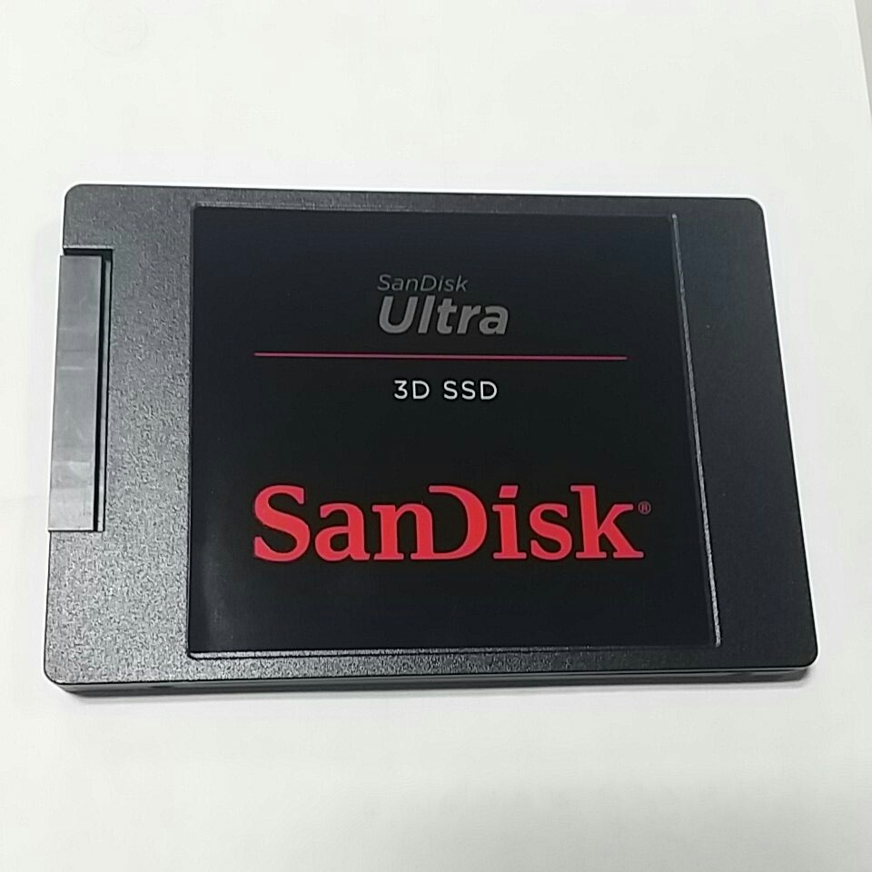 Ultra 3D 2.5インチ 7mm SATA 1TB］SanDisk SSD
