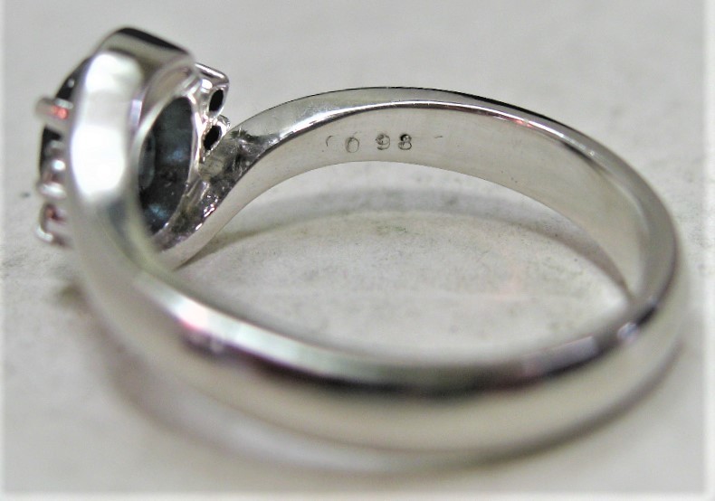 【東京 谷中 質屋おぢさん】Pt900プラチナ リング指輪 サファイヤ0.98ct ダイヤ4ヶ入0.06ct