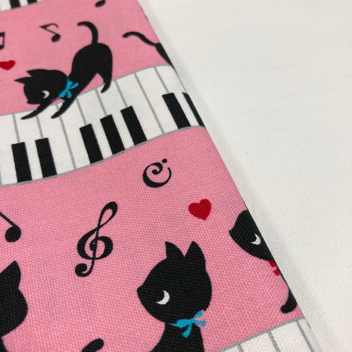 《ラスト１点》　　綿オックス：猫と鍵盤：ピンク：生地幅×50：生地ハギレ