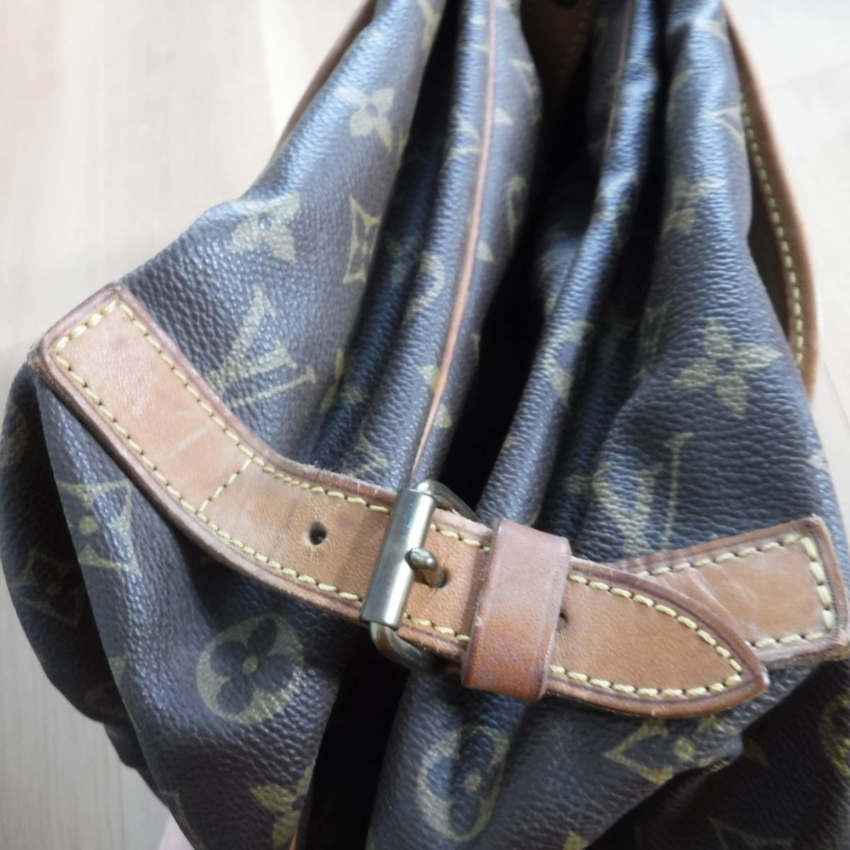 税不要特価 美品!LOUIS VUITTON ルイヴィトン モノグラム 男女斜めOK 大きめ ショルダーバッグ ソミュール35☆製造番号有♪定価15万円以上_画像3