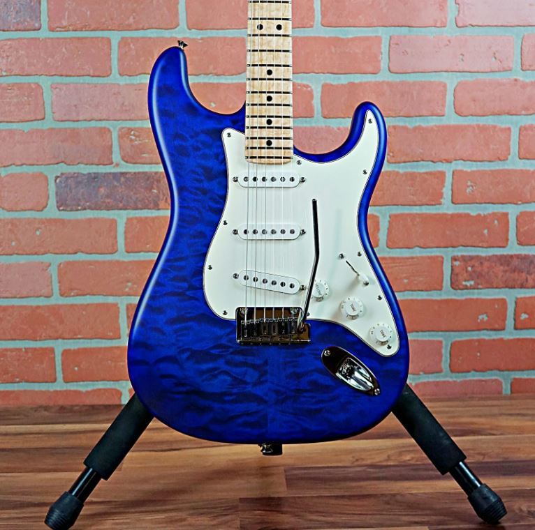 Fender Custom Shop Deluxe Stratocaster 2015 Satin Transparent Cobalt Blue With AAA Quilted Maple Top フェンダー カスタムショップ_画像2