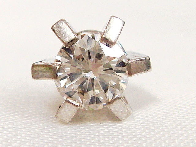 豪華!!プラチナＰＭ★綺麗な天然ダイヤモンド0.335ｃｔ★ピンブローチ・タイタック★PＭ・.335刻印★留め具無し重量1..2ｇ☆サイズ表記有_画像1