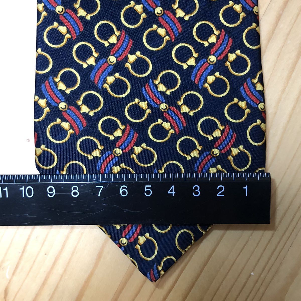 【美品】ランセル　LANCEL フランス製ネクタイ　くつわ柄高級シルクネクタイ　大剣約9.5cm_画像3