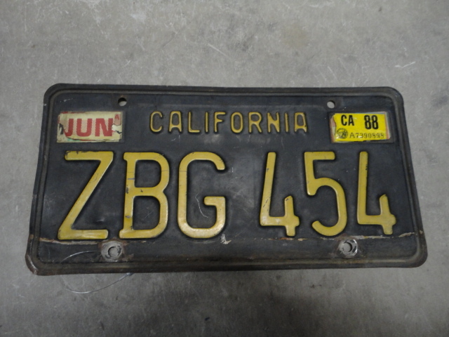 アメリカナンバー　本物　当時物　ヴィンテージ　USA　CALIFORNIA　ナンバープレート　超レア物　細文字　ブラックナンバー　1963　ZBG454