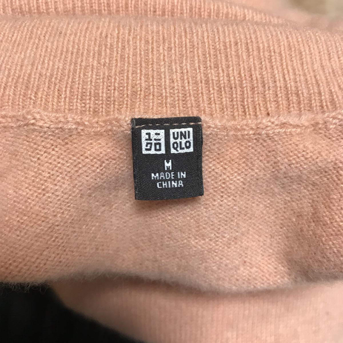 ユニクロ カシミヤタートルネックセーター ベージュピンク M ユニクロ カシミヤタートルネックセーター ベージュピンク M