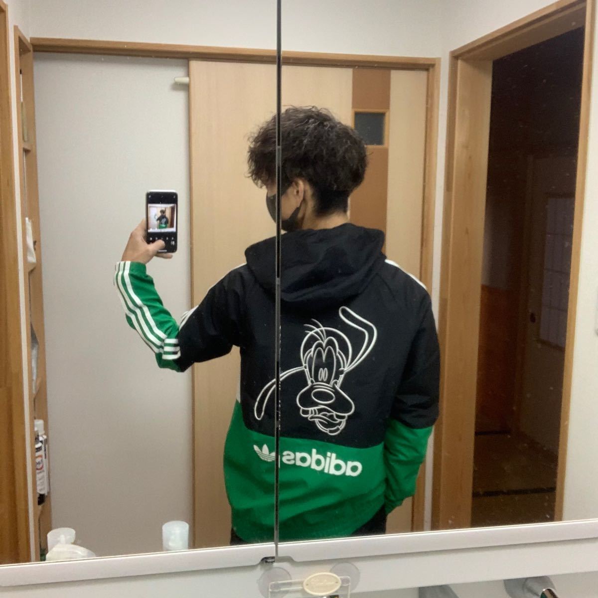 アディダス adidas ディズニー グーフィー ウィンドブレーカー M アディダス adidas ディズニー グーフィー ウィンドブレーカー M