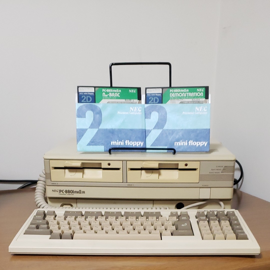 稼働品】NEC PC-8801mk2 SR本体+キーボード+システムディスク 稼働品】NEC PC-8801mk2 SR本体+キーボード+システムディスク