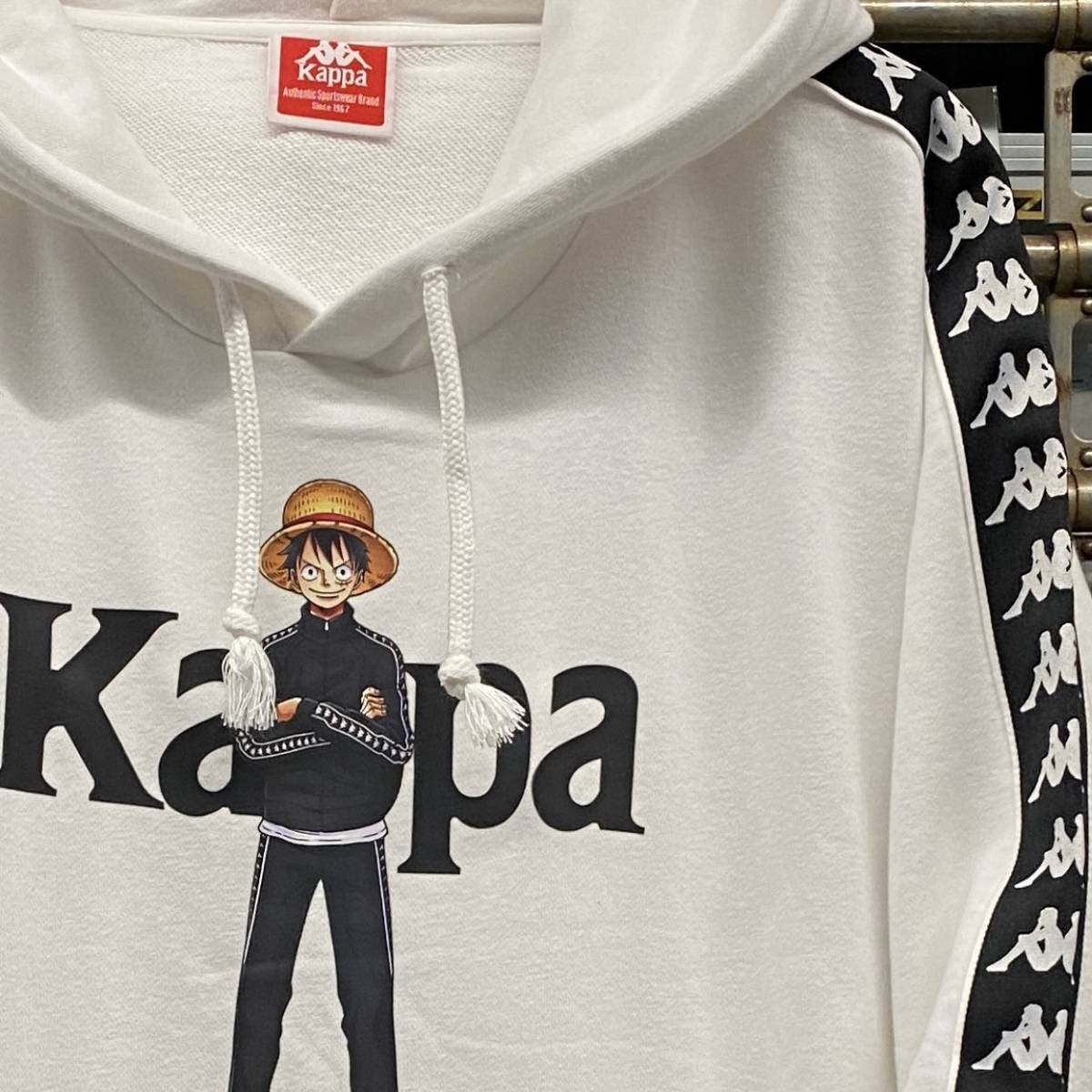 限定モデル 【M】 Kappa × ONEPIECE カッパ ワンピース コラボ プルオーバー パーカー Luffy ルフィ 白 カッパバンダ 麦わら ユニセックス_画像1