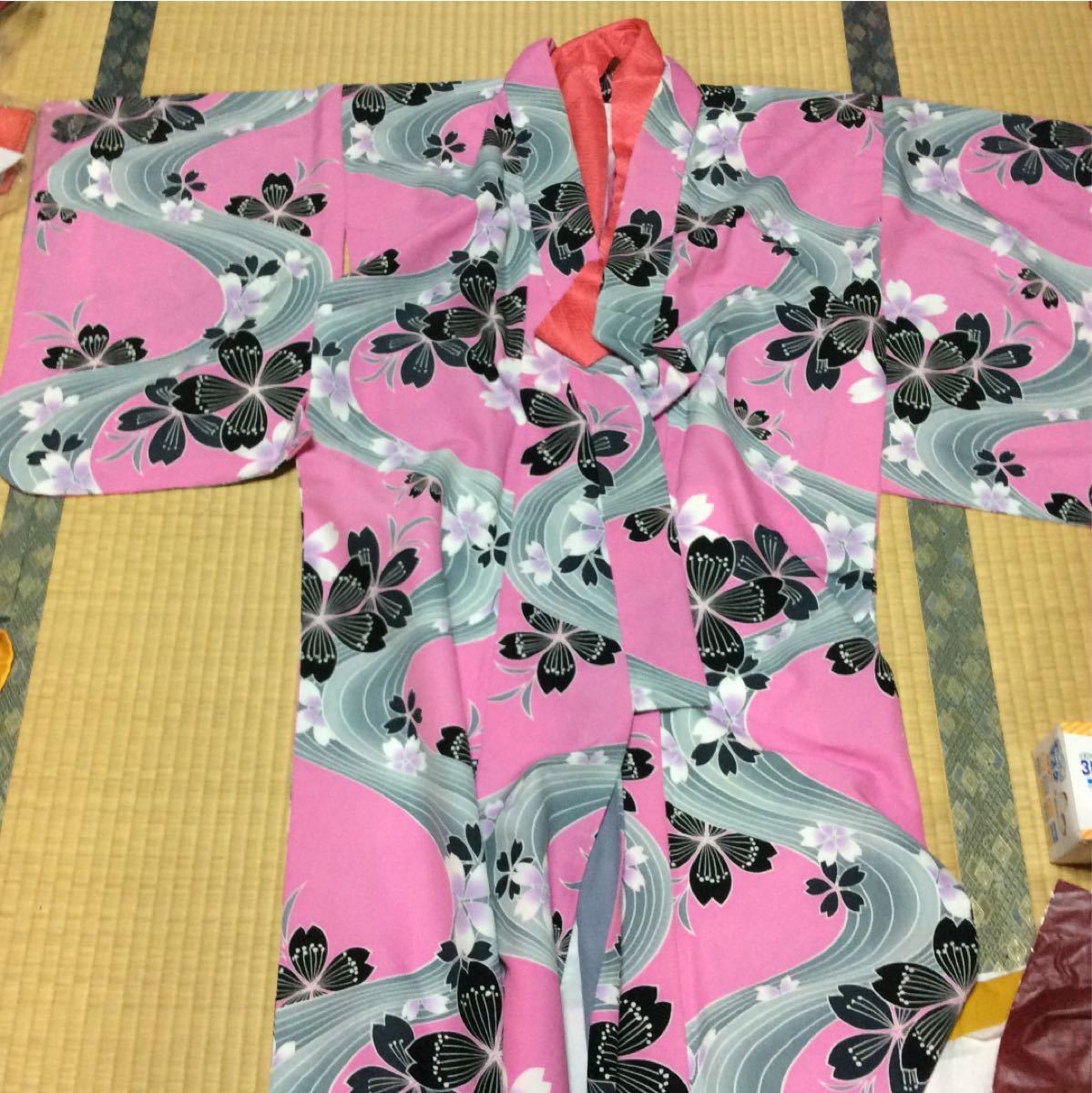 ピンク色にグレーのコントラストが素敵、袴五点セットです。即購入不可、在庫の確認後に。