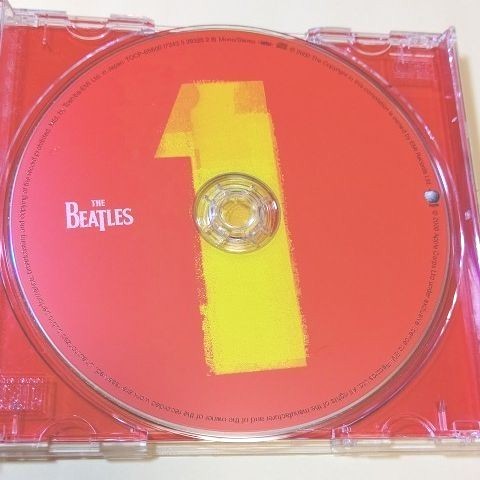 THE BEATLES  1  ビートルズのCDです。