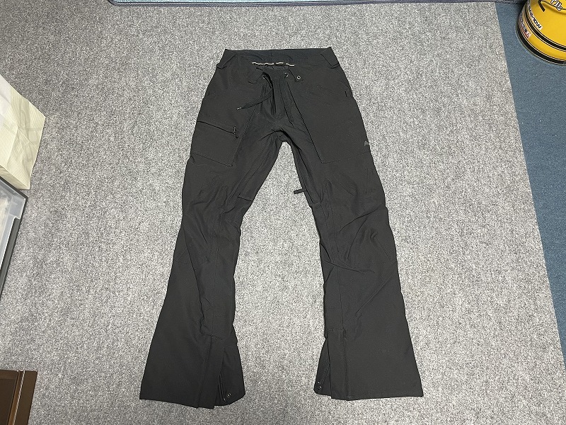 値下げ 中古 スノーボード パンツ　AK　GORE-TEX　ゴアテックス　ジャケット　セット　ＢＵＲＴＯＮ　イエロー　Ｓ　ＢＵＲＴＯＮ　黒　Ｓ_画像4