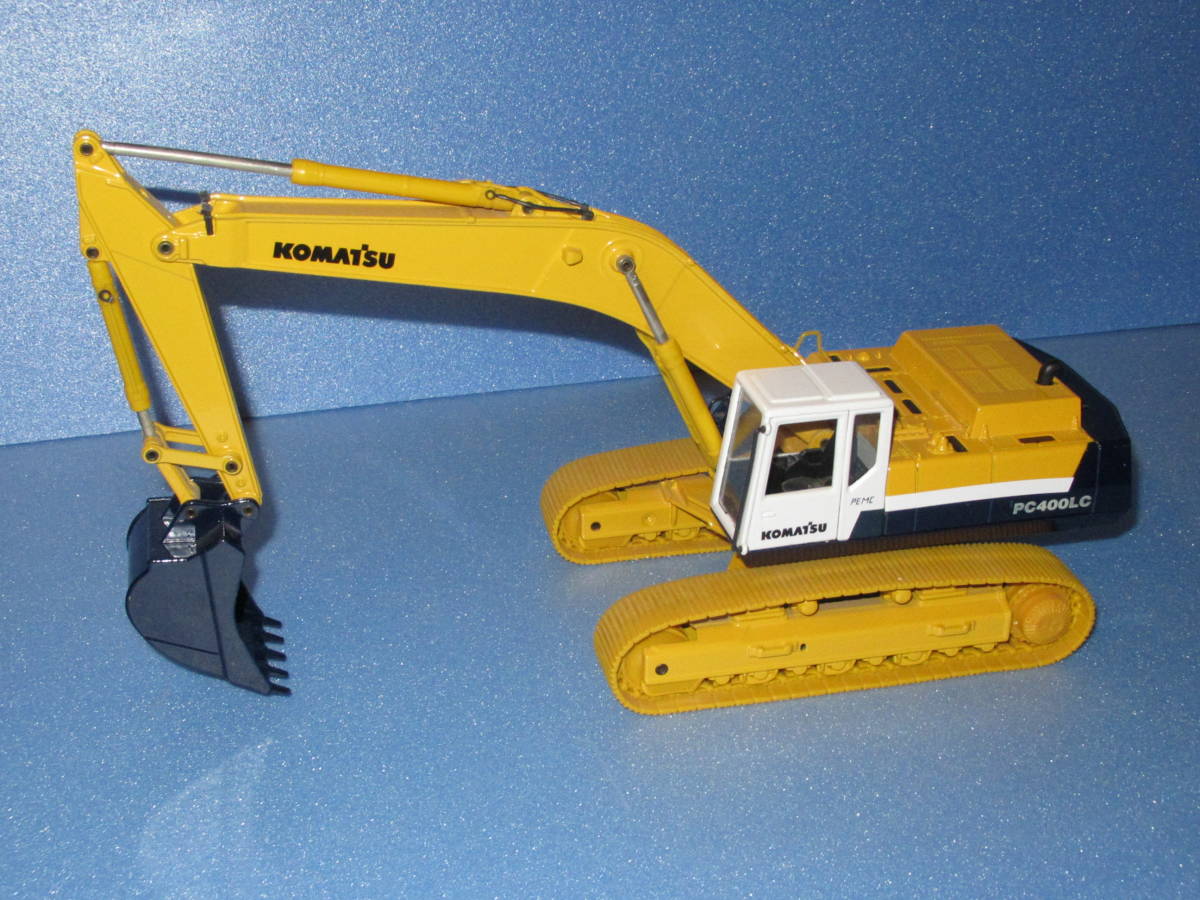 匿名送料無料 ★美品 コマツ KOMATSU 建機 重量級ダイキャストモデル PC400LC バックホー ☆EXCAVATOR ミニチュア ★☆1/32 即決！_画像1