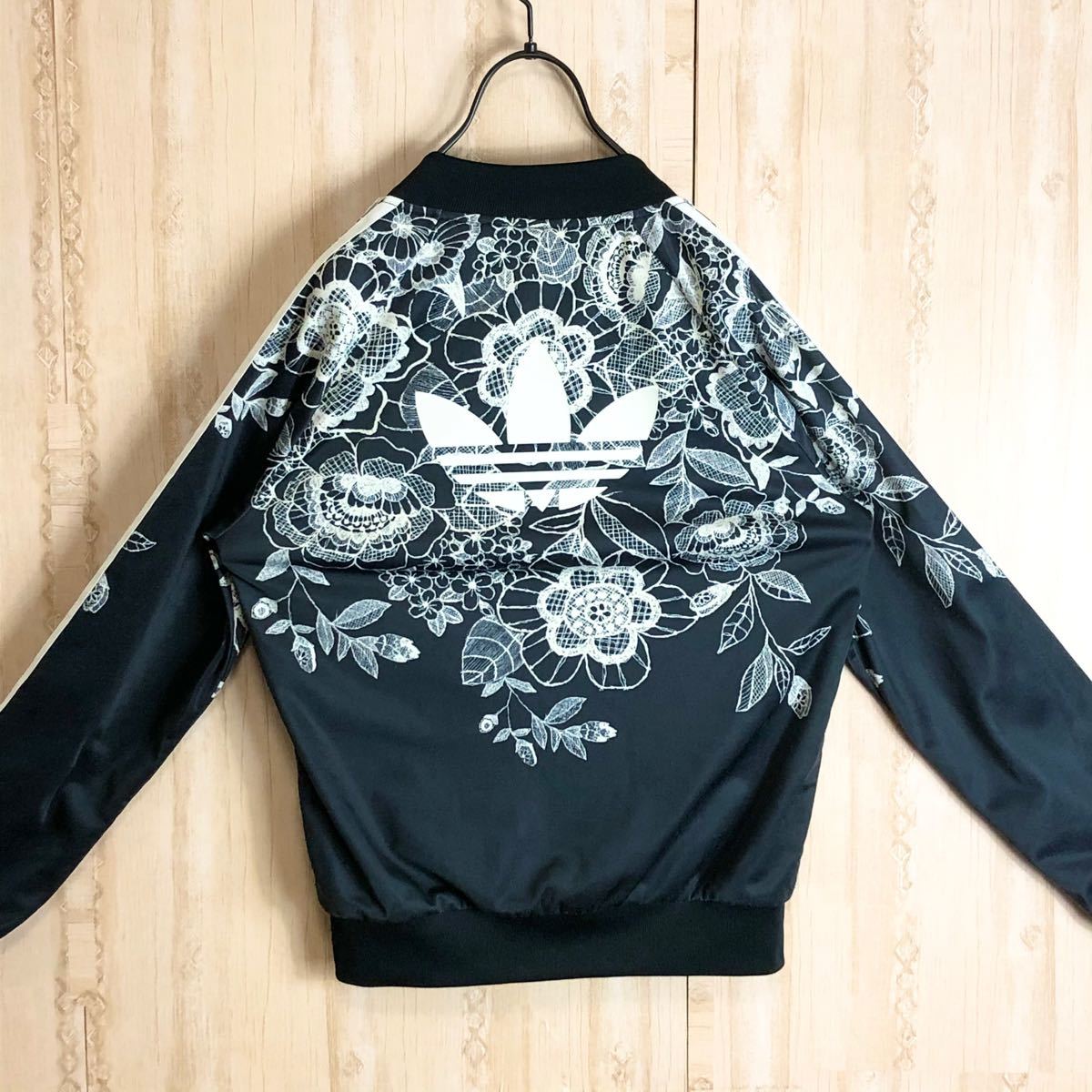 adidas アディダス ジャージ ブルゾン 花柄 レース柄 デカロゴ adidas アディダス ジャージ ブルゾン 花柄 レース柄 デカロゴ