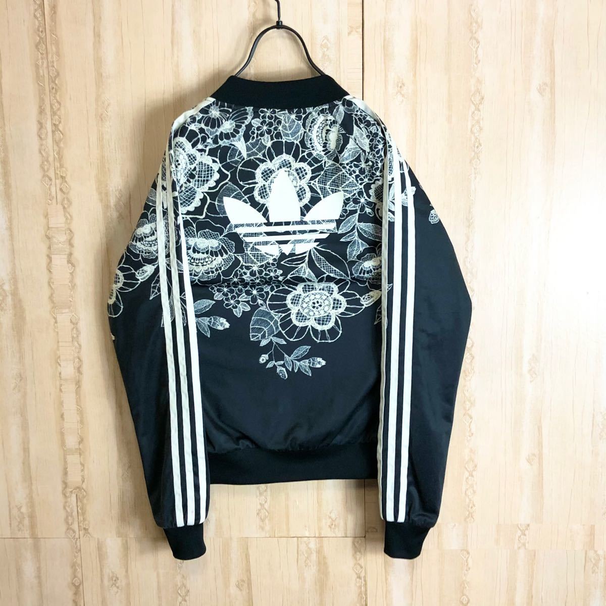 adidas アディダス ジャージ ブルゾン 花柄 レース柄 デカロゴ adidas アディダス ジャージ ブルゾン 花柄 レース柄 デカロゴ