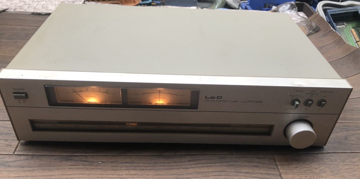 通電確認済　日立　LO-D AM-FM STEREO TUNER FT-590_画像1