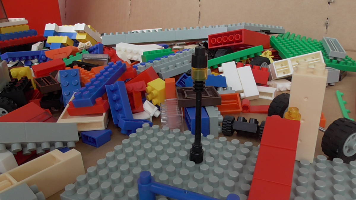 LEGO レゴ まとめて ブロック パーツ 部品 プレート いろいろ 車 ケース付き 家 人形 LEGOBOX 赤29㎝×22㎝_画像5