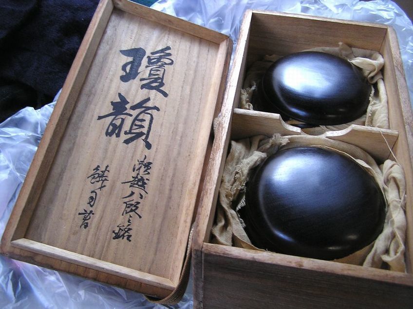 お1人様1点限り】 戦前の35号碁石セット・・瀬越憲作九段の銘 お1人様1点限り】 戦前の35号碁石セット・・瀬越憲作九段の銘