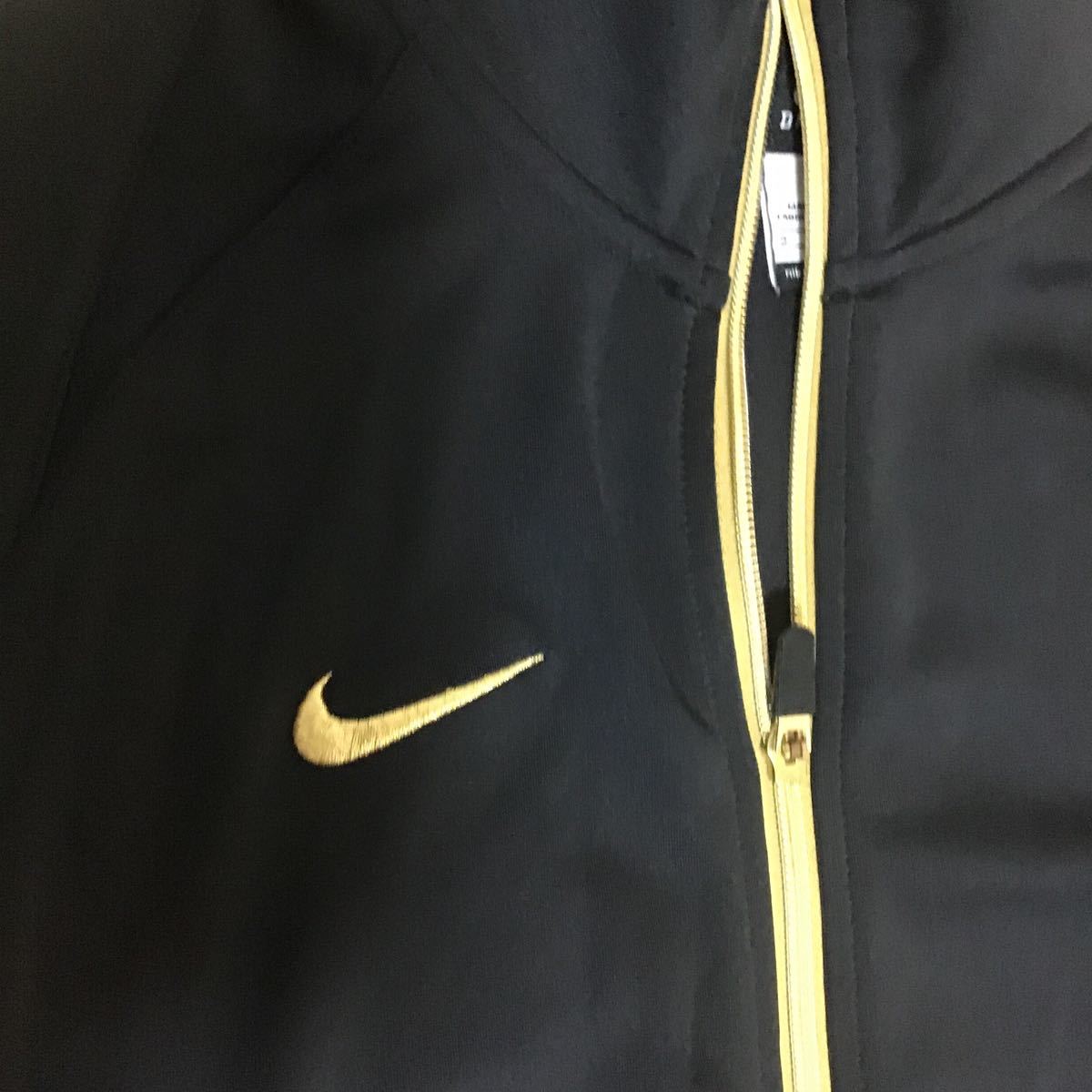 口コミ・レビューで人気商品を探そう ナイキジャージ上 サイズS 色黒X金 NIKE|Yahoo!フリマ(旧 ナイキ