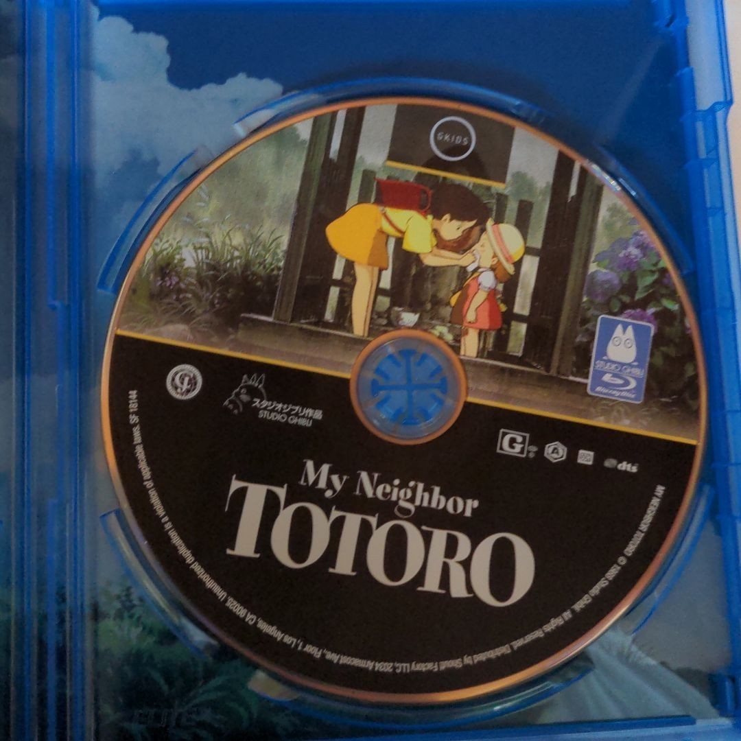 となりのトトロ米国輸入Blu_rayディスク　日本語で楽しめます。