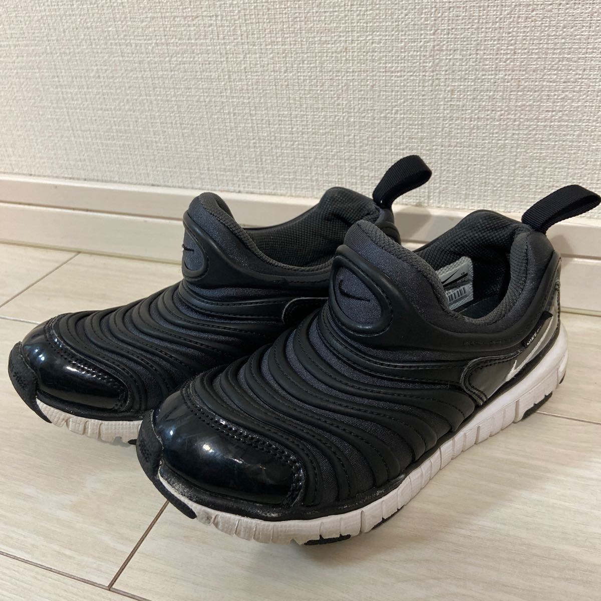 Paypayフリマ Nike ダイナモフリー 19cm スリッポン Paypayフリマ Nike ダイナモフリー 19cm スリッポン