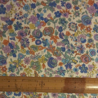 ダブルガーゼ オフ白地にブルー・パープル花柄 生地巾約105cm×50cm