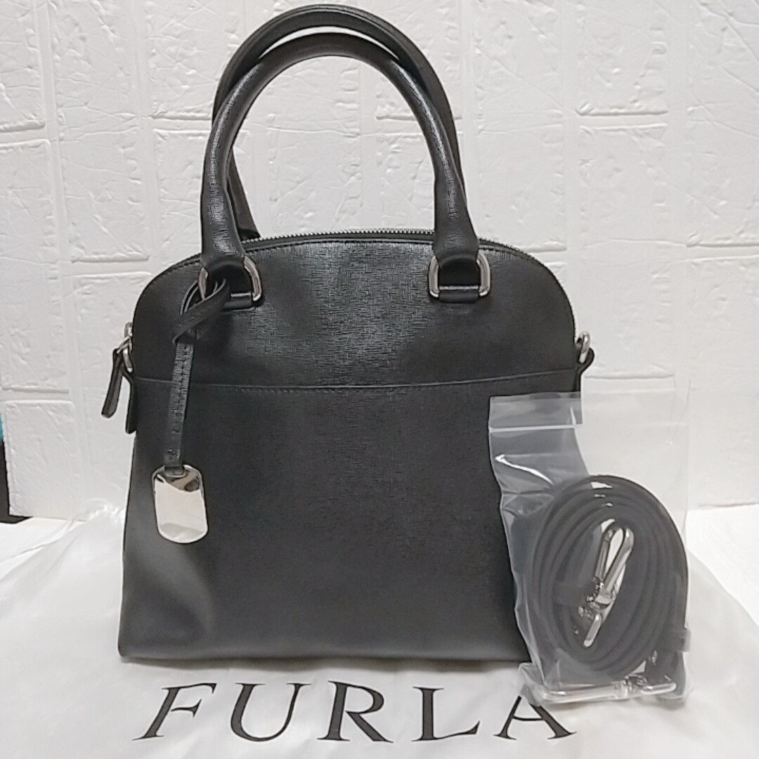 美品　フルラ　ショルダーバッグ　ハンドバッグ　レザー　黒　2way FURLA