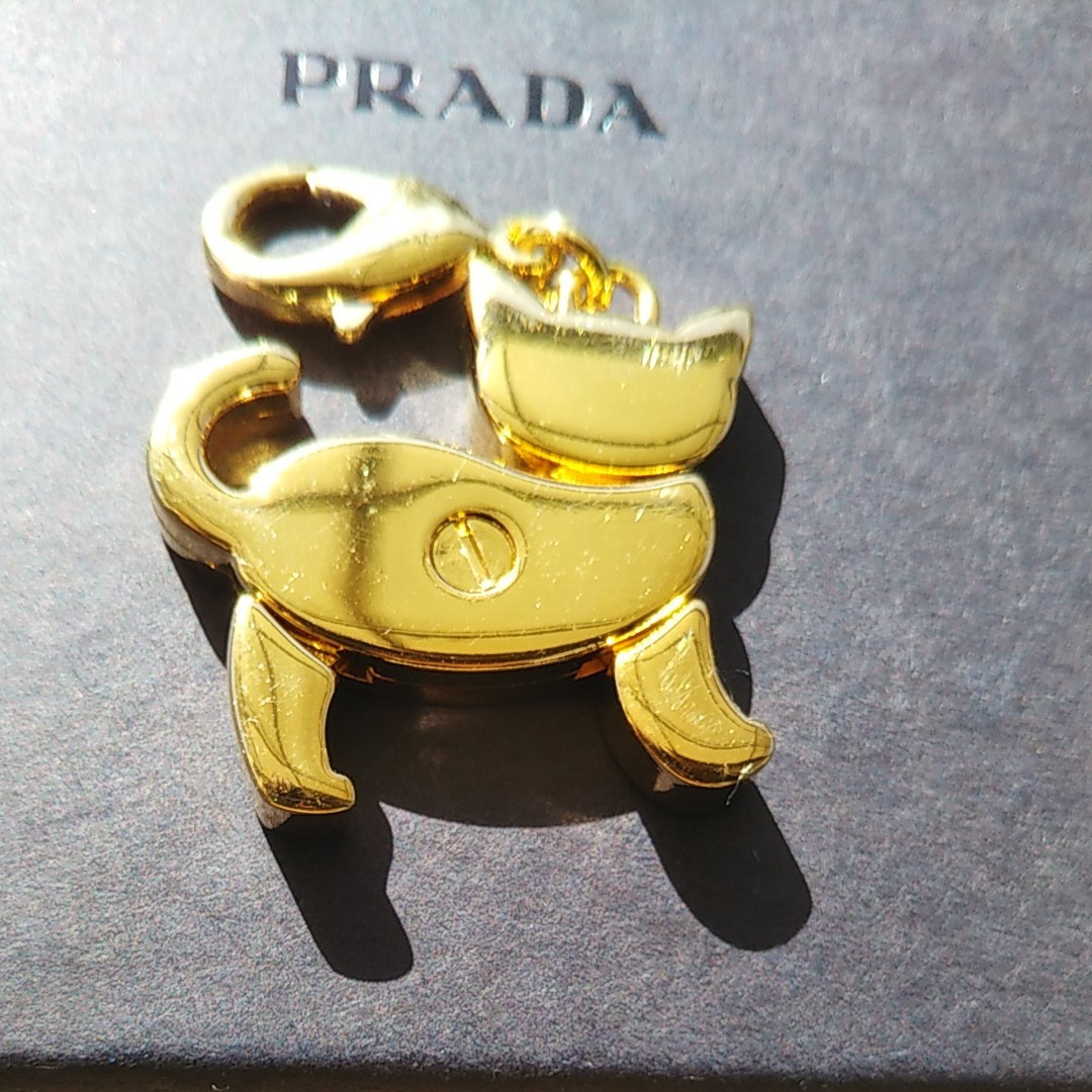 プラダ キーリング ゴールド パープル 美品 猫 チャーム GP 「購入店舗