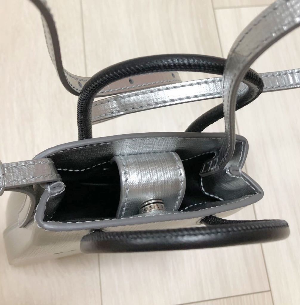 新品 BALENCIAGA SHOPPING PHONE HOLDER シルバー ミニバッグ 新品 BALENCIAGA SHOPPING PHONE HOLDER シルバー ミニバッグ
