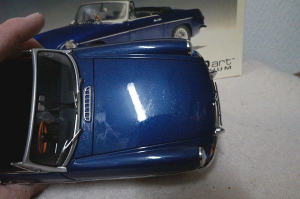 オートアート MGB ロードスター MKⅡ 1/18 ミニカー 難あり