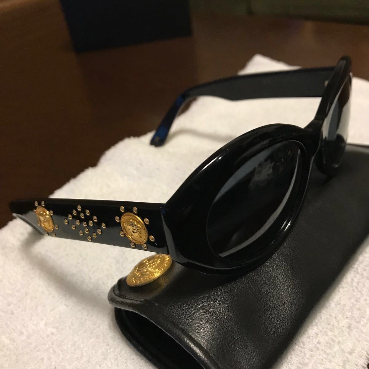 正規品 廃盤 VERSACEヴェルサーチ 2連メデューサロゴ×スタッズ装飾サングラス黒 ブラック×ゴールド ヴィンテージ 眼鏡