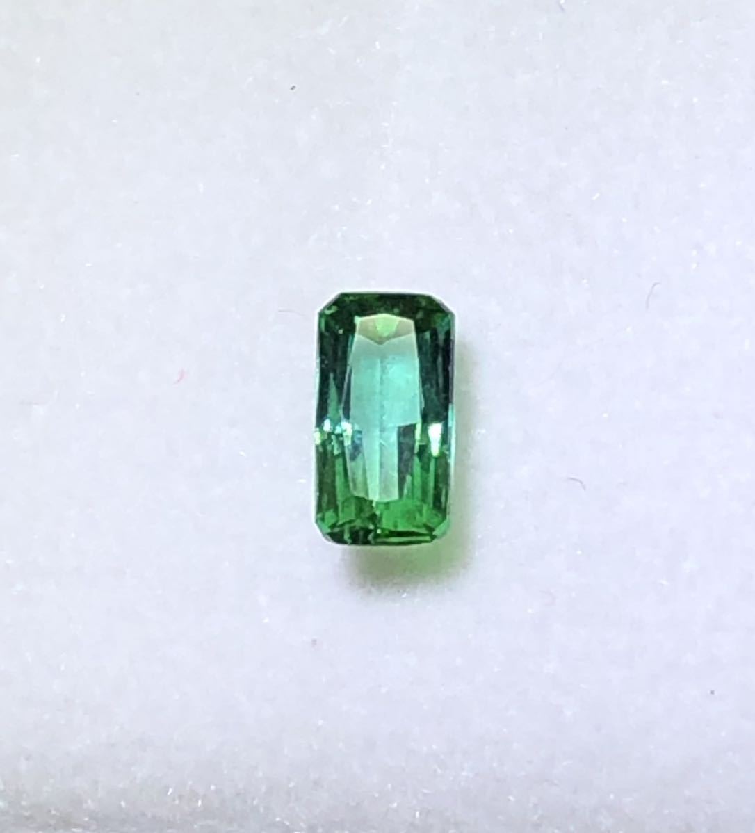 【成分分析ソ付き】【ほんのりバイカラー】【アイクリーン】濃い緑系 パライバトルマリン 0.242ct