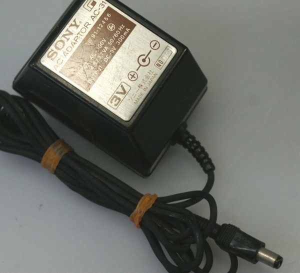<< free shipping >> original SONY AC-31 first generation Walkman for AC adaptor 3V center minus operation OK