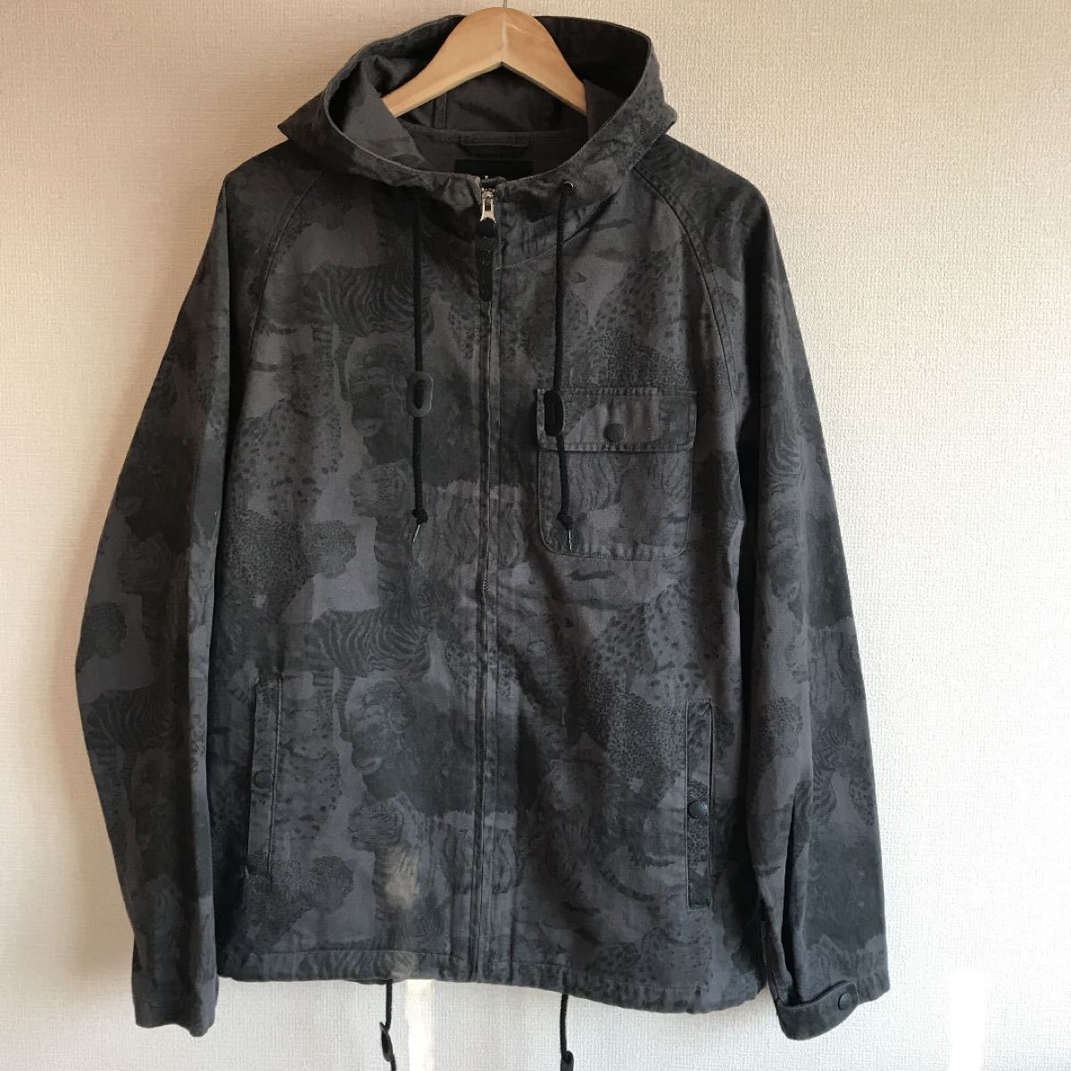stussy ステューシー マウンテンパーカー アニマル柄 ジャケット stussy ステューシー マウンテンパーカー アニマル柄 ジャケット