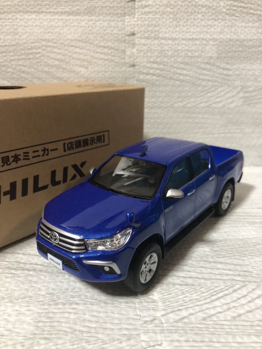 1/30 トヨタ 新型ハイラックス HILUX 非売品 カラーサンプル ミニカー ネピュラブルーメタリック_画像1