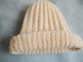 ★とても可愛いくて暖かいです♪手編みの毛糸の帽子です・おしゃれなホワイトでチャーミングなデザイン！★超便利なサービス品付き！_超軽くて暖かいですよ！