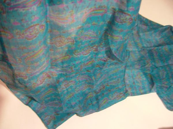 即決　インドシルクスカーフ　ブルー　42.5×180cm　ペイズリー柄　ロングスカーフ_画像10