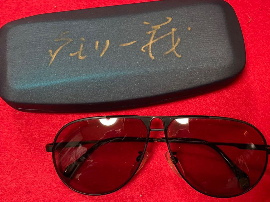  performer I thing charity offer goods scoop net li Morita one . tv compilation actual use favorite goods with autograph sunglasses ( life photograph attaching )