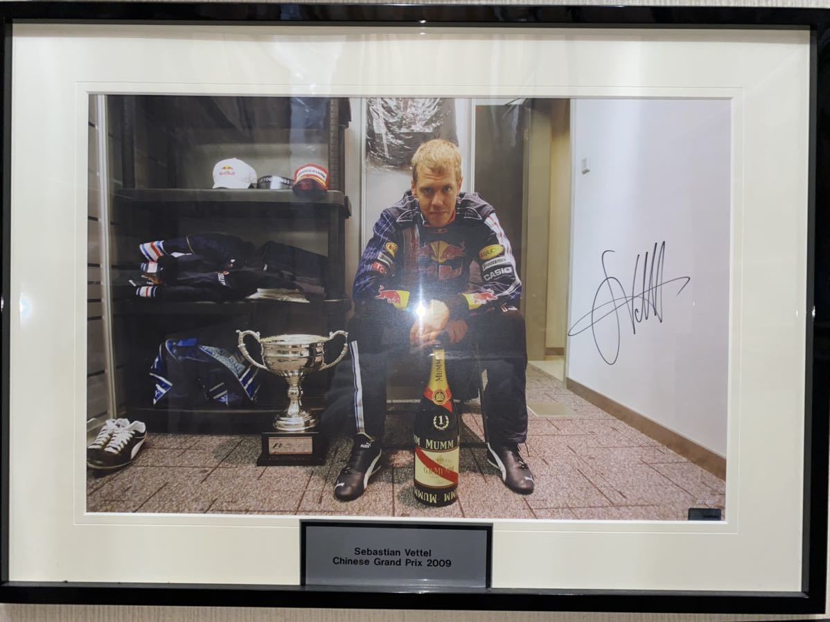 F1 2009 レッドブル セバスチャン・ベッテル Sebastian Vettel 100枚限定 メモリアル 直筆サイン入りパネル(縦54センチ×横75センチ)