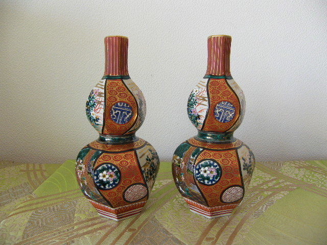 210. Kutani sake cup and bottle sake bottle one against 