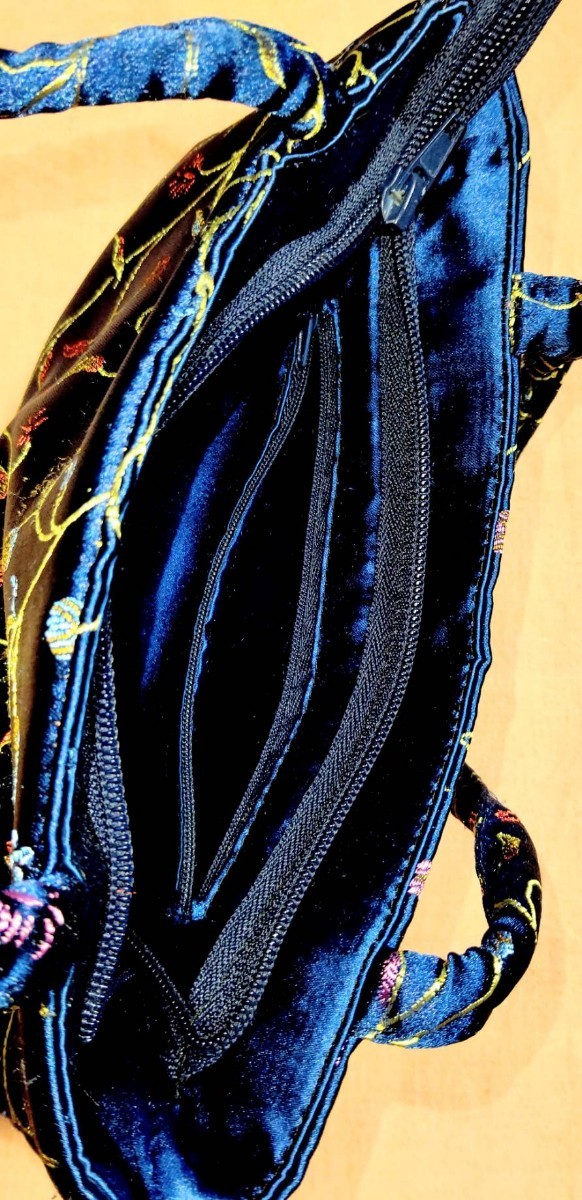 ハンドメイド風　刺繍ミニトートバッグ　きんちゃくセット　光沢仕様の青