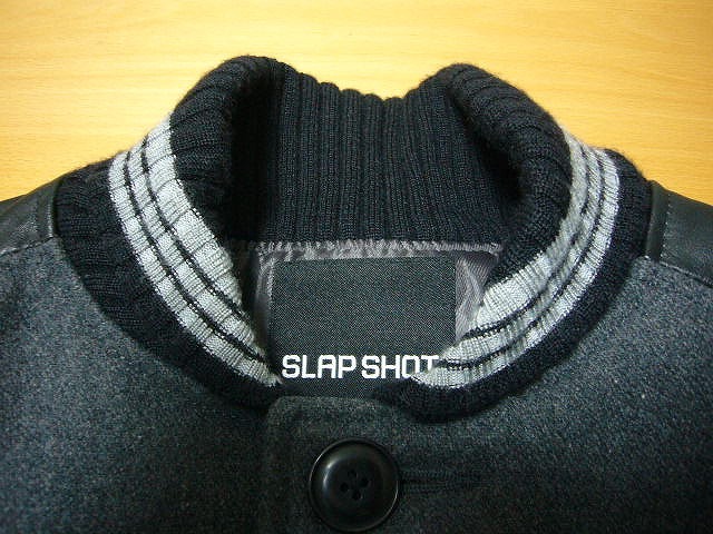 美品★SLAP SHOT★そで牛革のジャケット 中綿入り ブラック×グレー Ｓ_画像3