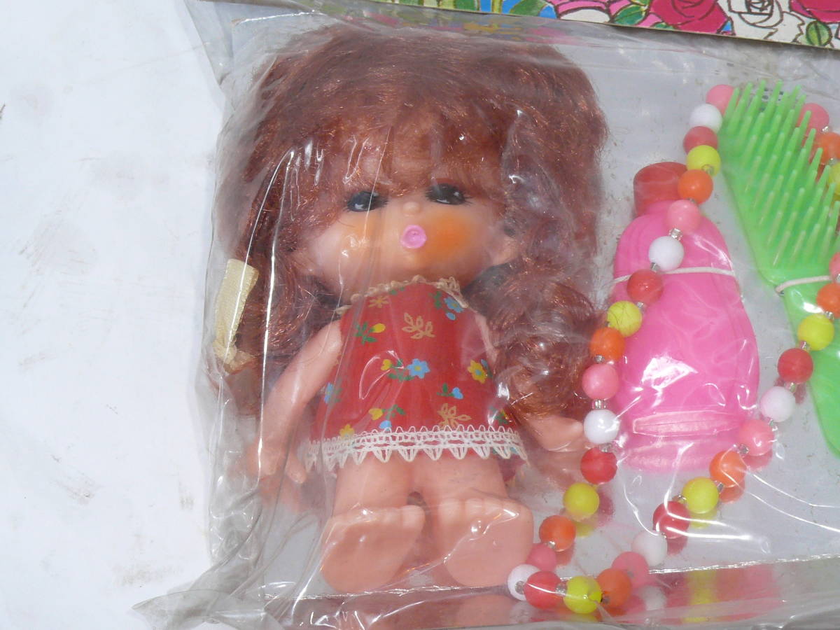未開封 女の子 人形 ブラシ ネックレス ソフビ 昭和レトロ キャンディーキャンディー 玩具 おもちゃ 日本製_画像2