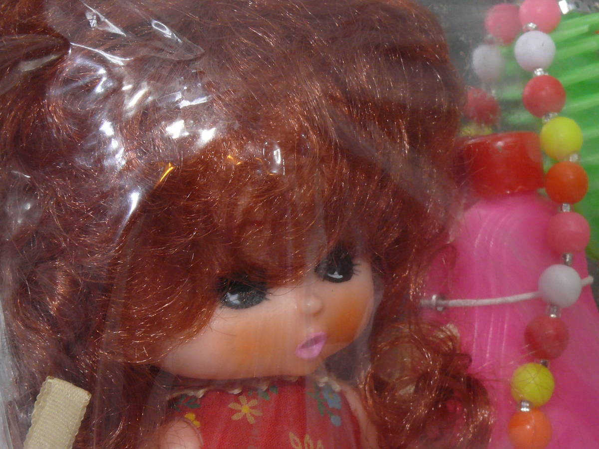 未開封 女の子 人形 ブラシ ネックレス ソフビ 昭和レトロ キャンディーキャンディー 玩具 おもちゃ 日本製_画像3