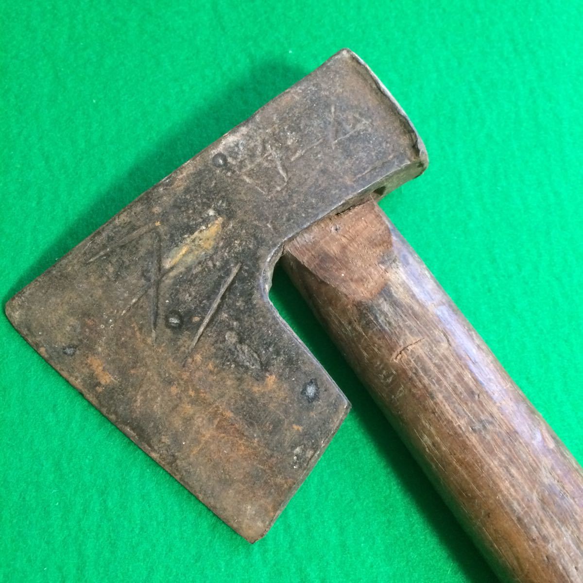古い斧 オノ 古い鉈 ナタ 在銘 古民具 薪割り 大工道具 (247)_画像4
