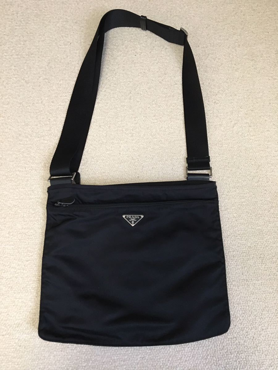 プラダ 斜め掛けバッグ ブラック イタリア製 ナイロン生地 黒 PRADA
