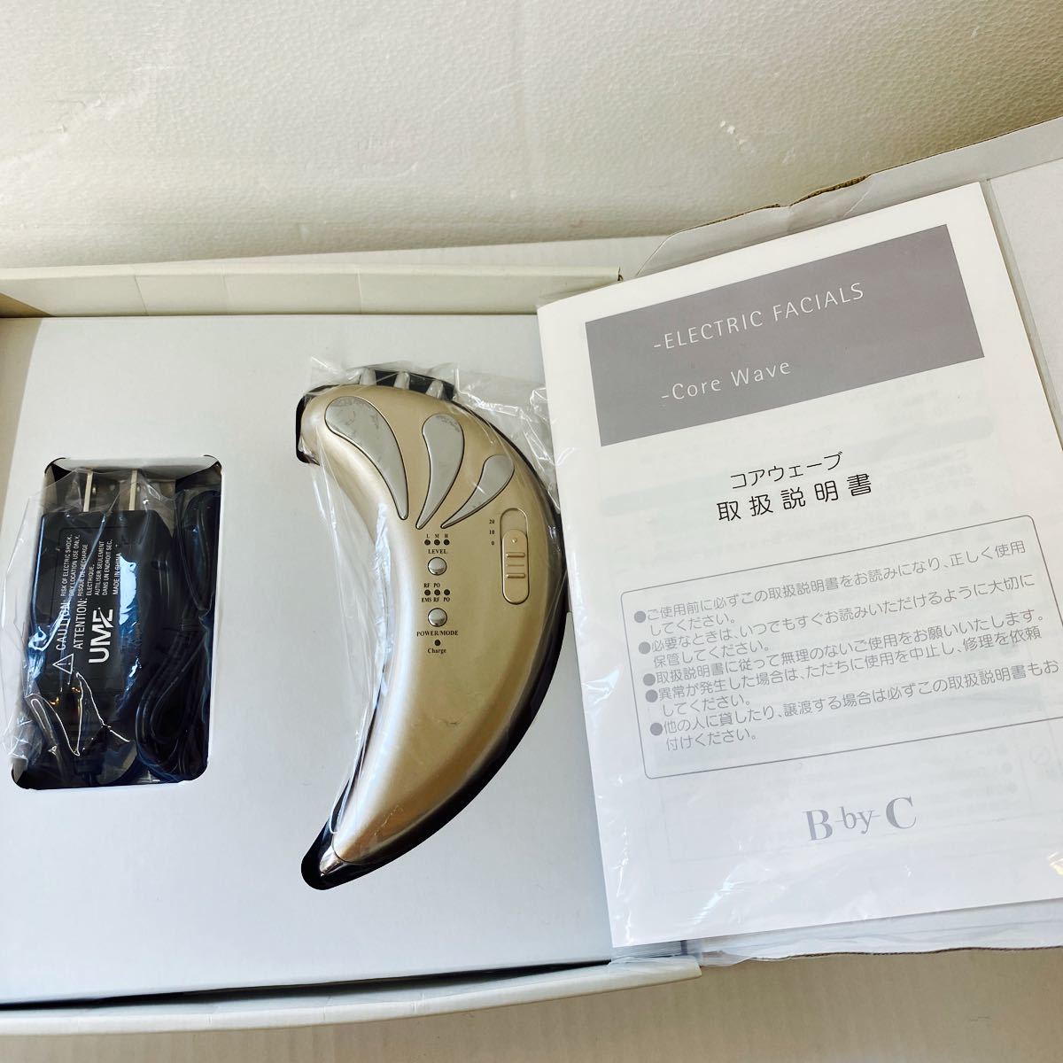 Core wave (コアウェーブ) 手軽 便利 干渉波美顔器 美顔器 新品 Core wave (コアウェーブ) 手軽 便利 干渉波美顔器 美顔器 新品