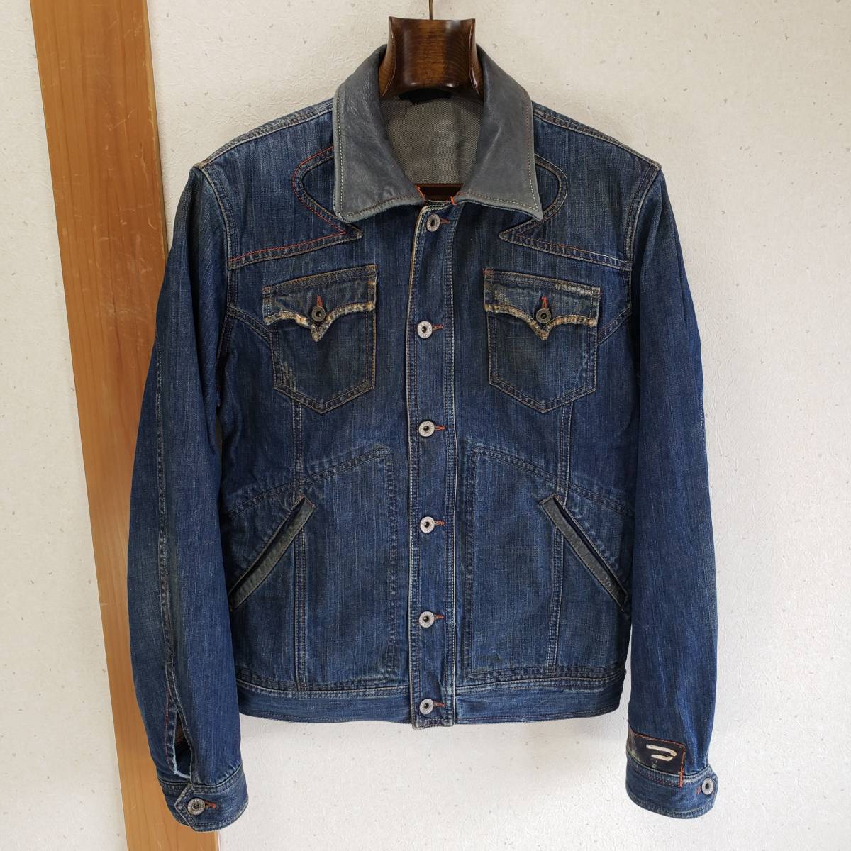 新作 希少◆正規品 デニムジャケット/ジージャン/ウエスタン(M)インディゴ レザー切替 ディーゼル DIESEL ジャンパー、ブルゾン 新作 希少◆正規品 デニムジャケット/ジージャン/ウエスタン(M)インディゴ レザー切替 ディーゼル DIESEL ジャンパー、ブルゾン