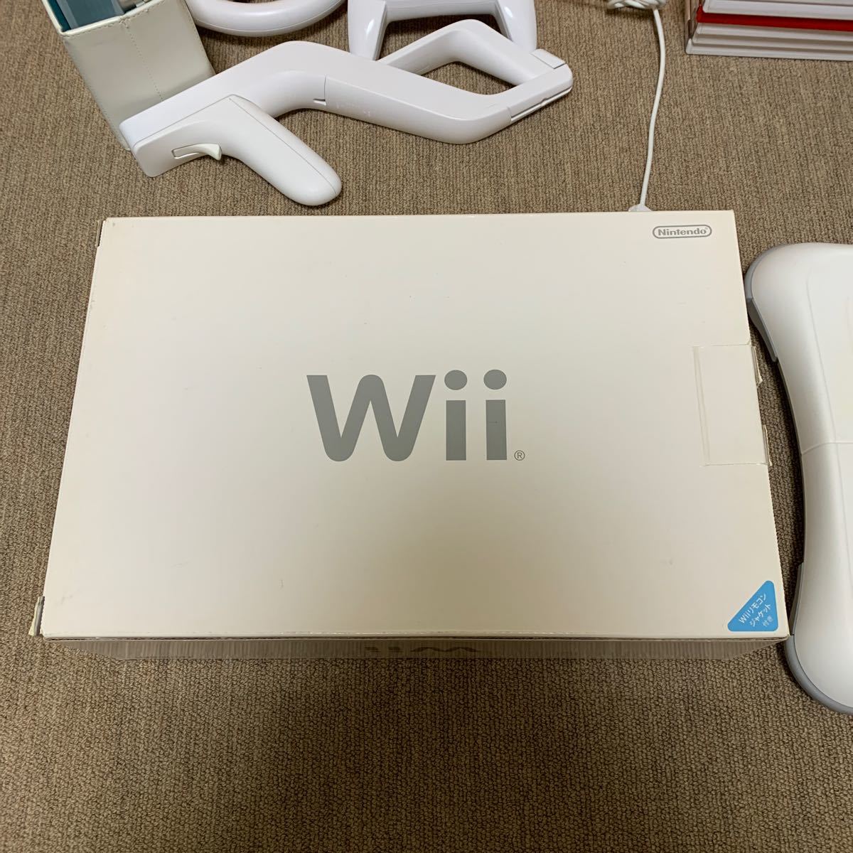 Nintendo Wii本体 ソフト10本 各種コントローラーなど（中古）